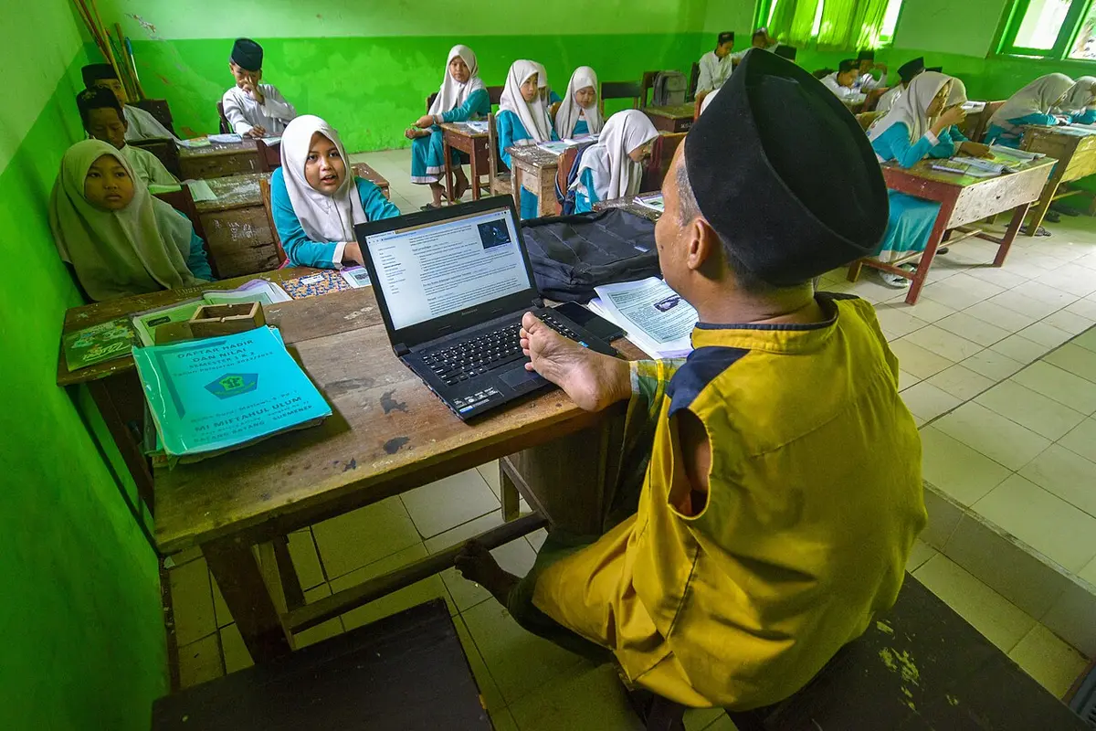 Cara Menjaga Semangat Mengajar ala Basa Basi Mitsy: Cerita Guru Sejarah & Bahasa Indonesia